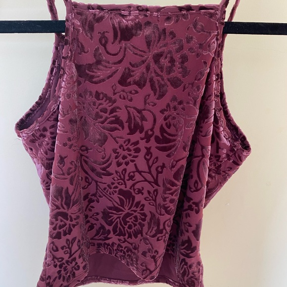 Medium size small tank top - Picture 2 of 3